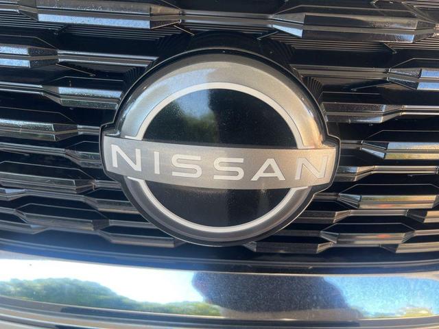 Photo of 2023 White Nissan Rogue