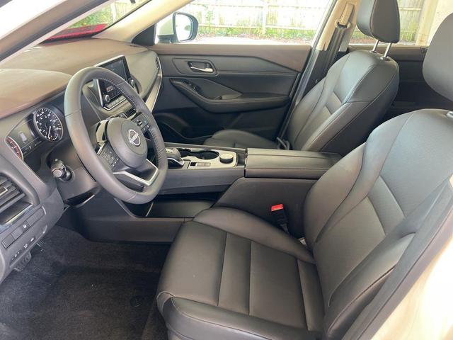Photo of 2023 White Nissan Rogue