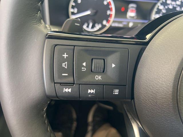 Photo of 2023 White Nissan Rogue