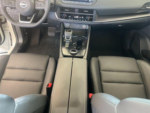 Photo of 2023 White Nissan Rogue
