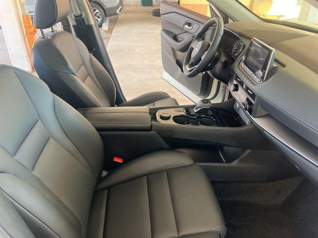 Photo of 2023 White Nissan Rogue