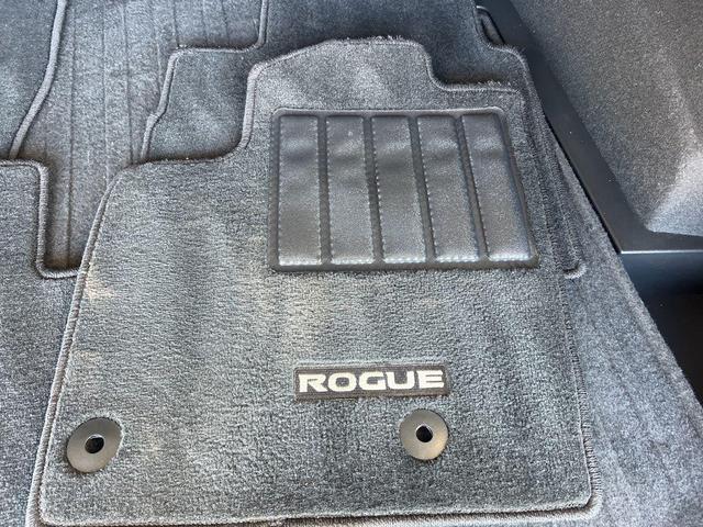Photo of 2023 White Nissan Rogue