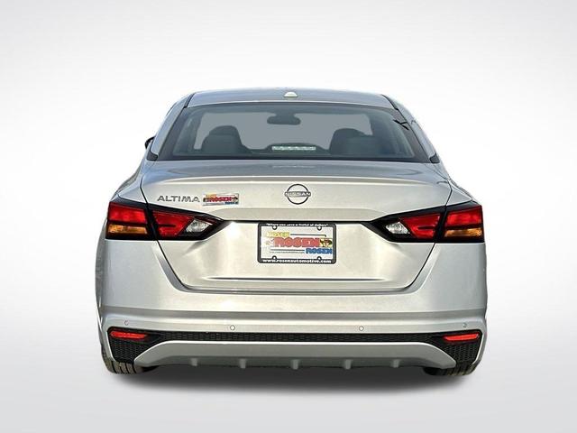 Photo of 2025 Brilliant Silver Metallic Nissan Altima