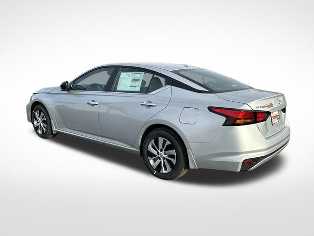 Photo of 2025 Brilliant Silver Metallic Nissan Altima