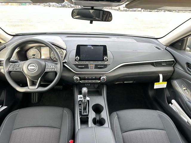 Photo of 2025 Brilliant Silver Metallic Nissan Altima