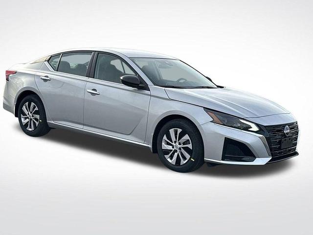 Photo of 2025 Brilliant Silver Metallic Nissan Altima