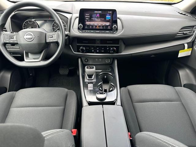 Photo of 2026 Glacier White Nissan Rogue