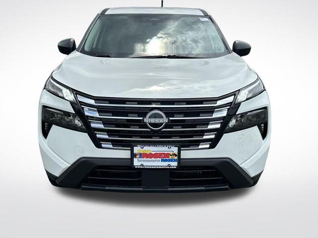 Photo of 2026 Glacier White Nissan Rogue