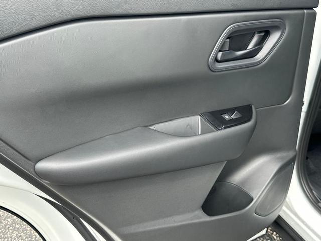 Photo of 2026 Glacier White Nissan Rogue