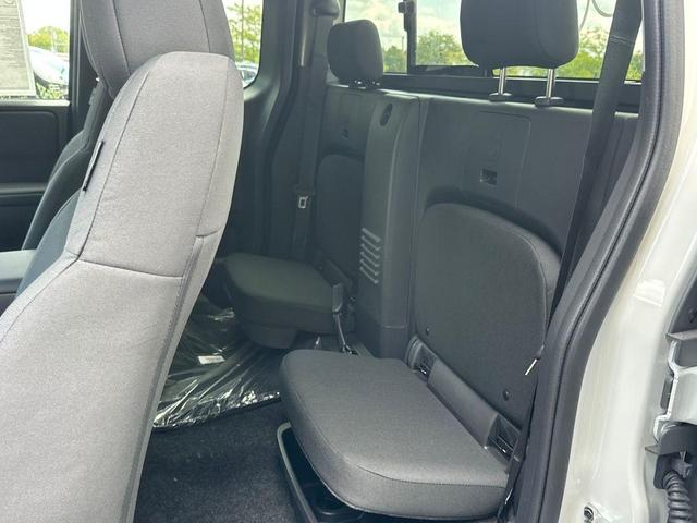 Photo of 2025 Glacier White Nissan Frontier