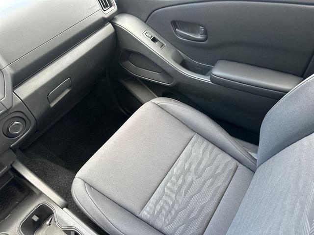 Photo of 2025 Glacier White Nissan Frontier