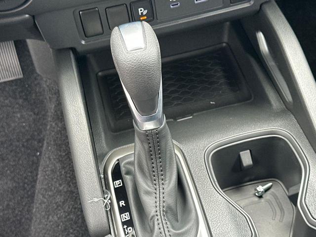 Photo of 2025 Glacier White Nissan Frontier