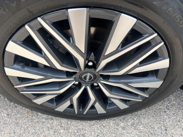 Photo of 2023 Gun Metallic Nissan Altima