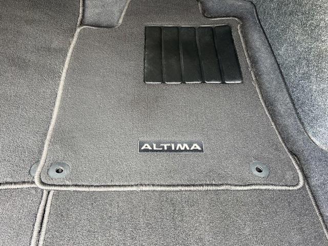 Photo of 2023 Gun Metallic Nissan Altima