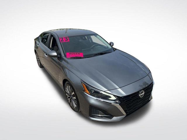 Photo of 2023 Gun Metallic Nissan Altima