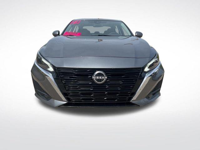 Photo of 2023 Gun Metallic Nissan Altima