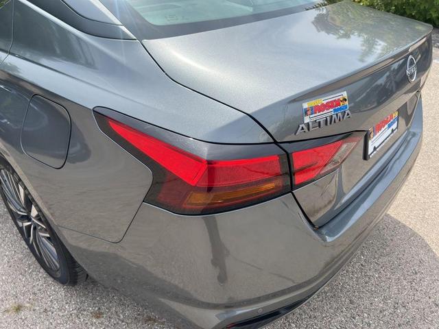 Photo of 2023 Gun Metallic Nissan Altima