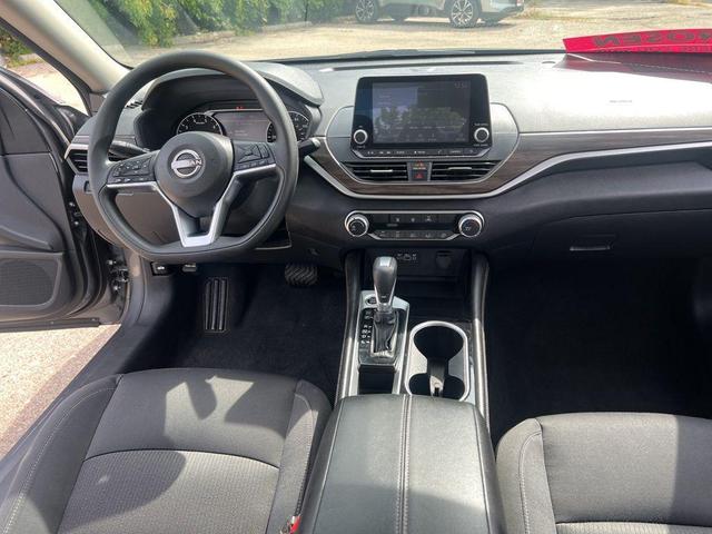 Photo of 2023 Gun Metallic Nissan Altima