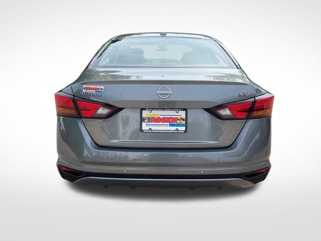 Photo of 2023 Gun Metallic Nissan Altima