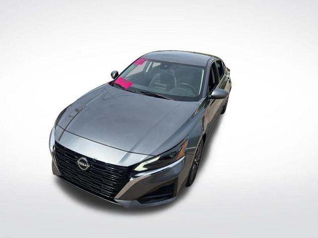 Photo of 2023 Gun Metallic Nissan Altima