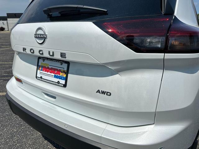 Photo of 2026 Everest White P Nissan Rogue