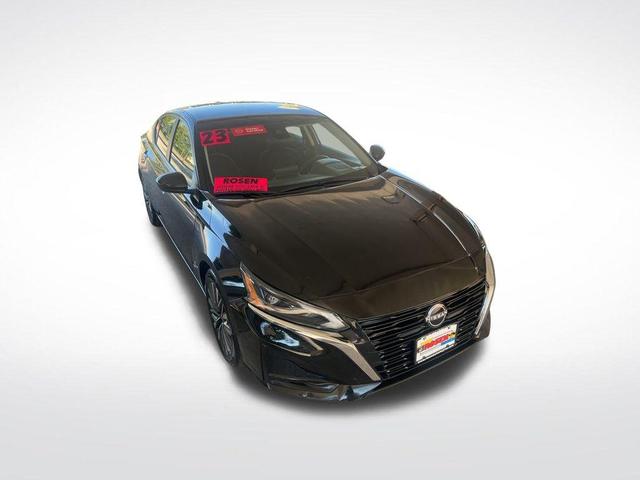 Photo of 2023 Black Nissan Altima