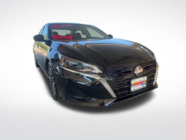 Photo of 2023 Black Nissan Altima