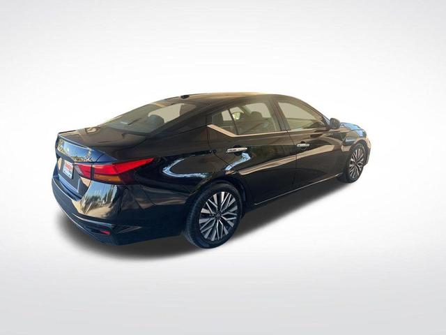 Photo of 2023 Black Nissan Altima