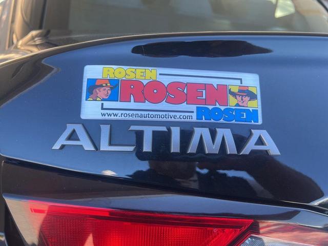 Photo of 2023 Black Nissan Altima