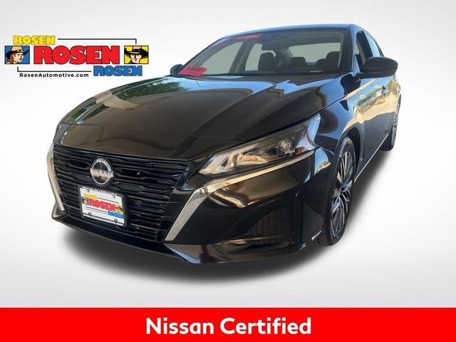 Photo of 2023 Black Nissan Altima