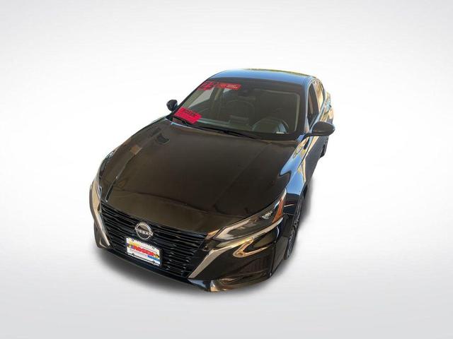 Photo of 2023 Black Nissan Altima