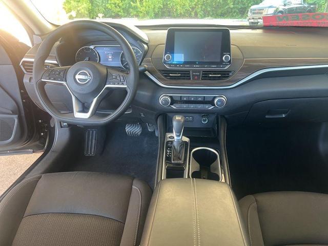 Photo of 2023 Black Nissan Altima