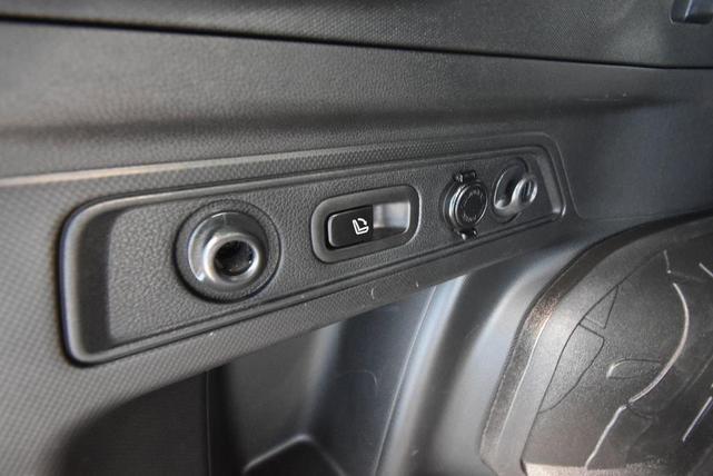 Photo of 2022 Ice Silver Metallic Subaru Forester