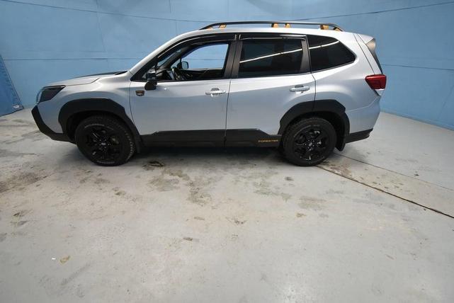Photo of 2022 Ice Silver Metallic Subaru Forester