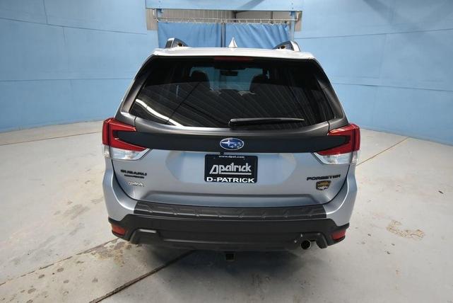 Photo of 2022 Ice Silver Metallic Subaru Forester