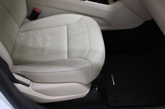 Photo of 2018 Polar White Mercedes-Benz GLE 350