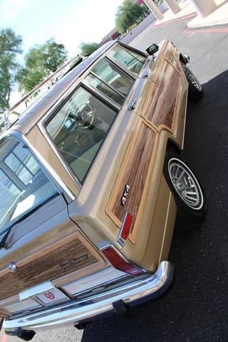 Photo of 1990 Sand Metallic Jeep Grand Wagoneer