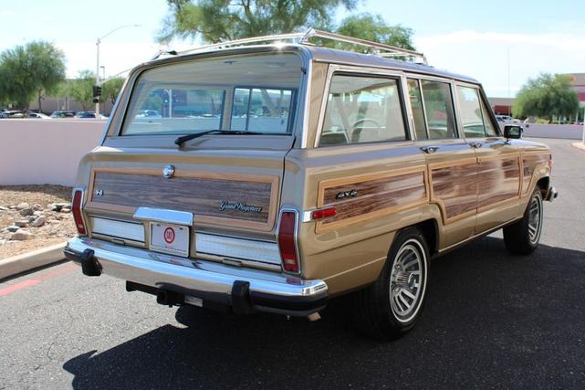 Photo of 1990 Sand Metallic Jeep Grand Wagoneer