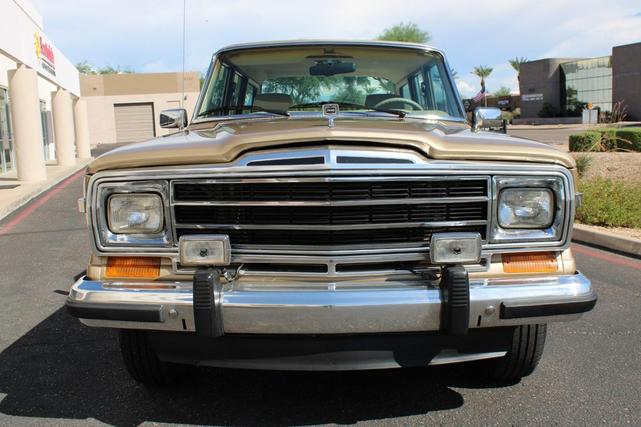 Photo of 1990 Sand Metallic Jeep Grand Wagoneer