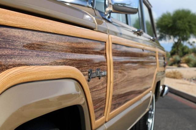 Photo of 1990 Sand Metallic Jeep Grand Wagoneer