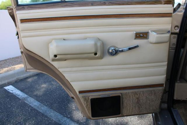 Photo of 1990 Sand Metallic Jeep Grand Wagoneer
