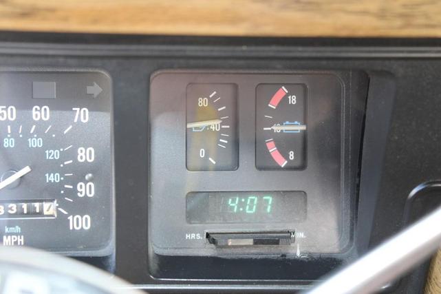 Photo of 1990 Sand Metallic Jeep Grand Wagoneer