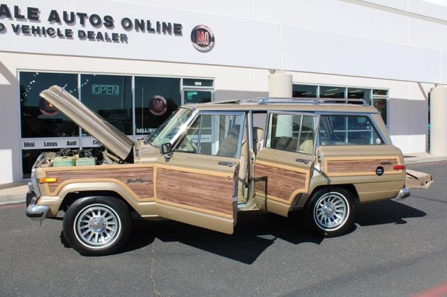 Photo of 1990 Sand Metallic Jeep Grand Wagoneer