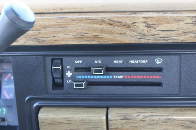 Photo of 1990 Sand Metallic Jeep Grand Wagoneer