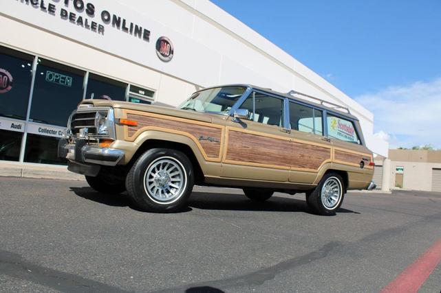 Photo of 1990 Sand Metallic Jeep Grand Wagoneer