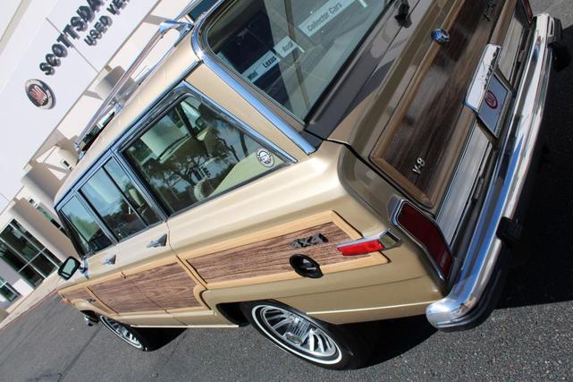 Photo of 1990 Sand Metallic Jeep Grand Wagoneer