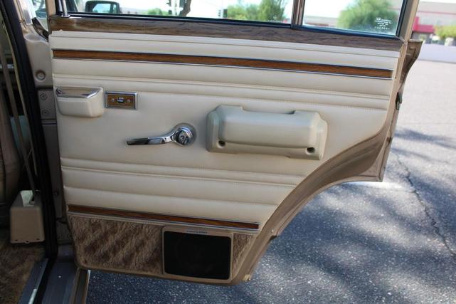 Photo of 1990 Sand Metallic Jeep Grand Wagoneer