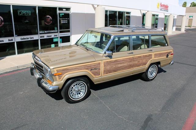Photo of 1990 Sand Metallic Jeep Grand Wagoneer