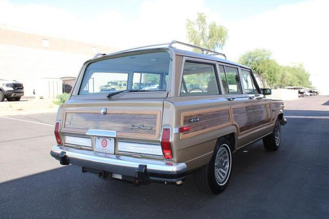 Photo of 1990 Sand Metallic Jeep Grand Wagoneer
