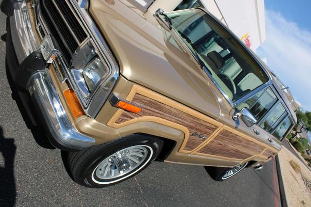 Photo of 1990 Sand Metallic Jeep Grand Wagoneer